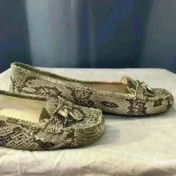 Micheal Kors Snakeskin Flats - Picture 4 of 14